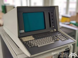 Tektronix 4051 (USA)